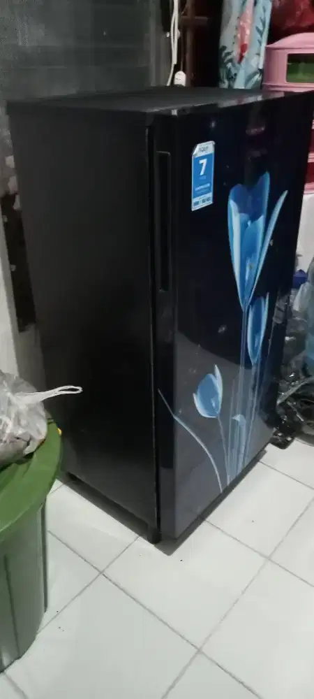 Jual kulkas 1pintu mrk AQua bagus dingin hrg 850rb