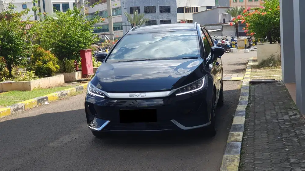 Byd m6 superior 7 seater 2024 hitam