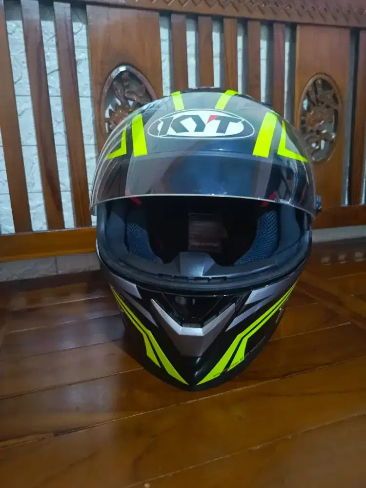 Helm KYT Vendetta 2 joss like new
