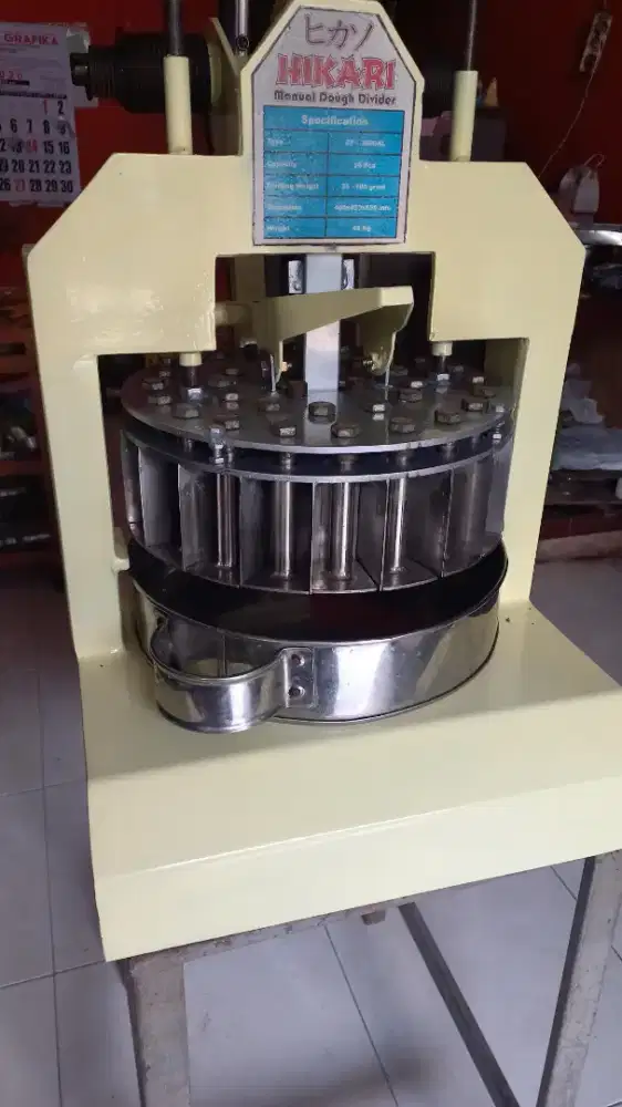 Mesin pembagi adonan roti