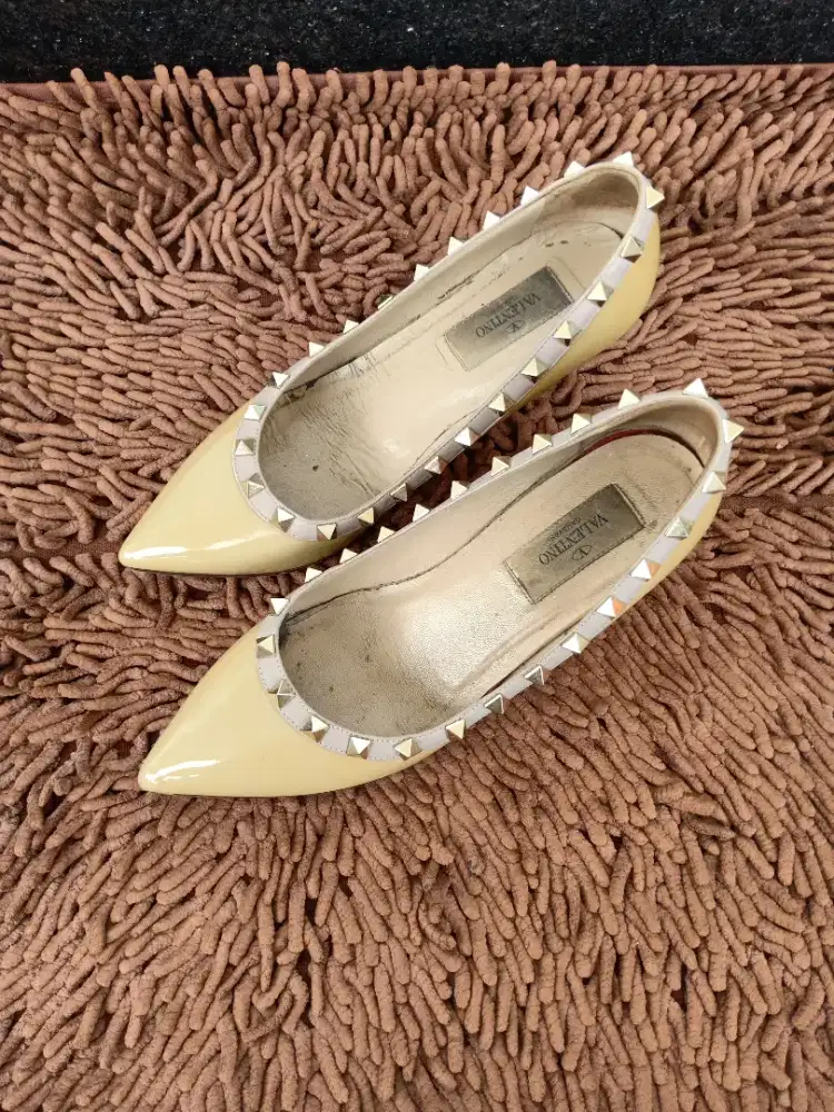 Valentino Garavani Rockstud Patent Leather nude wedges 5,5cm size 36