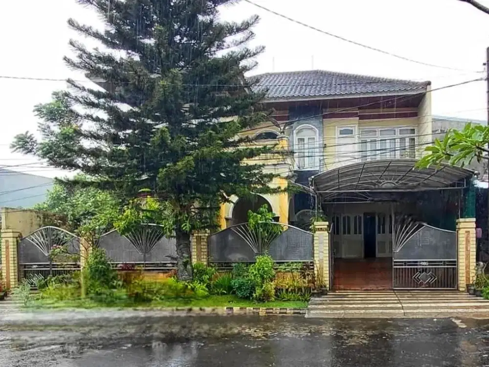 Dijual Rumah Premium 2 Lantai Super Strategis di Puncak Tidar Malang