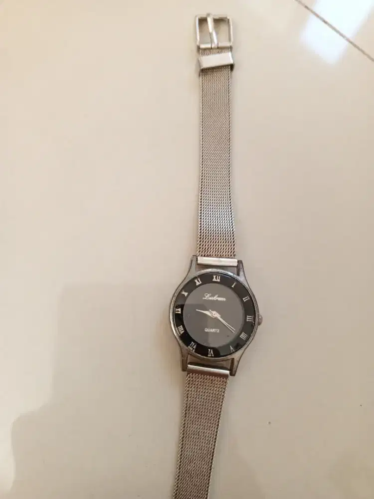 Jam tangan wanita merk Quartz