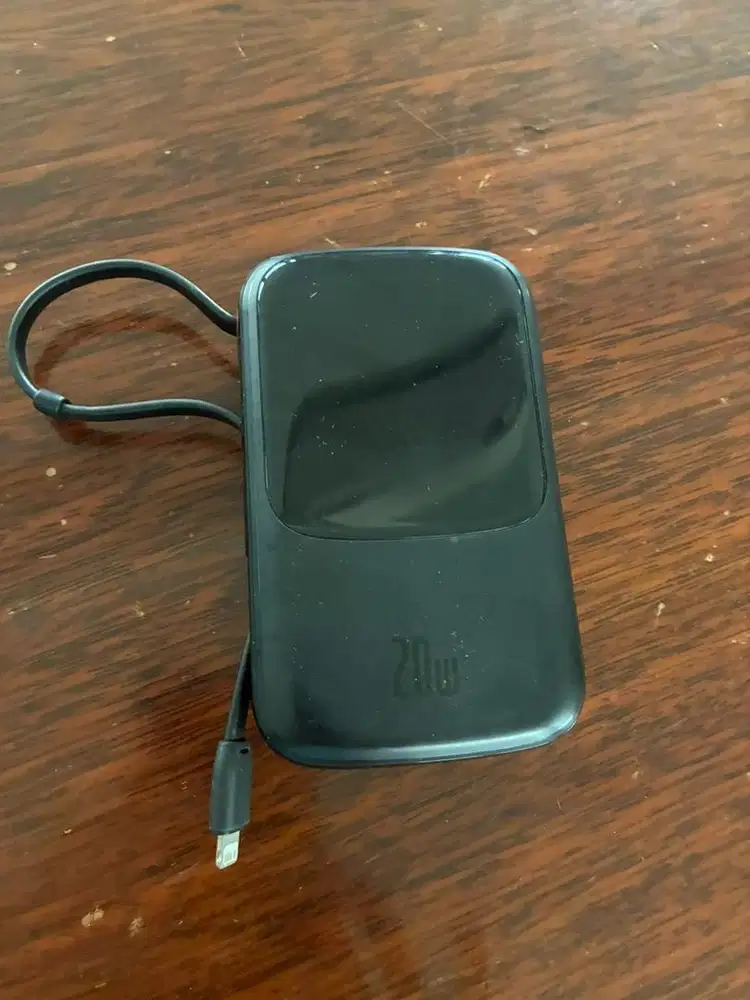 Power Bank Baseus 20 W dng Kabel Lightning bawaan