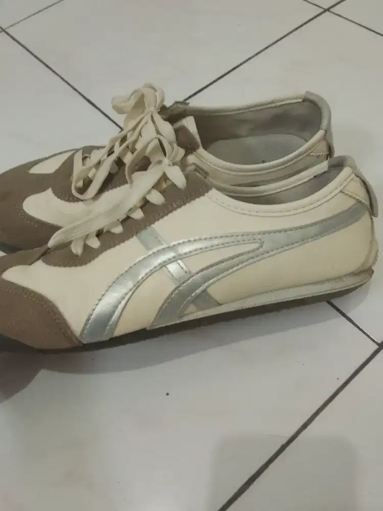 Sepatu corolla onitsuka tiger