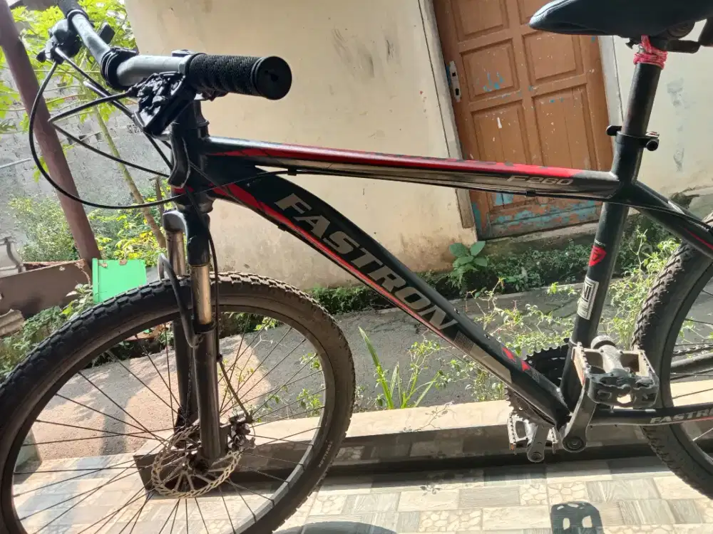 Sepeda gunung merk Fastron