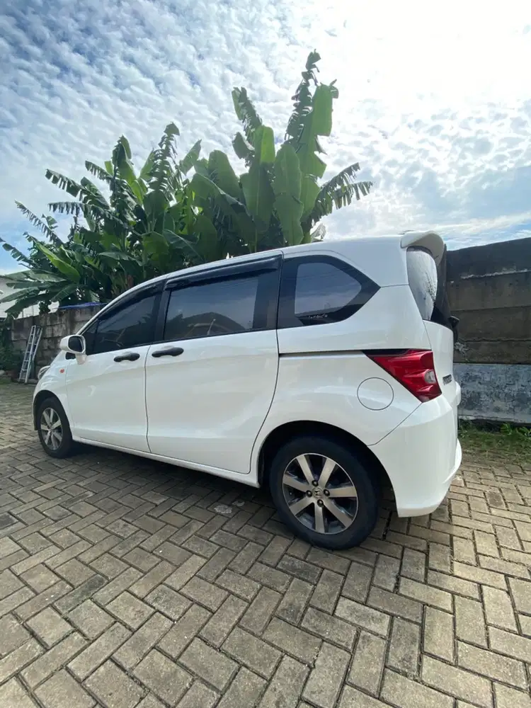 HONDA FREED SD AT 2011 PUTIH