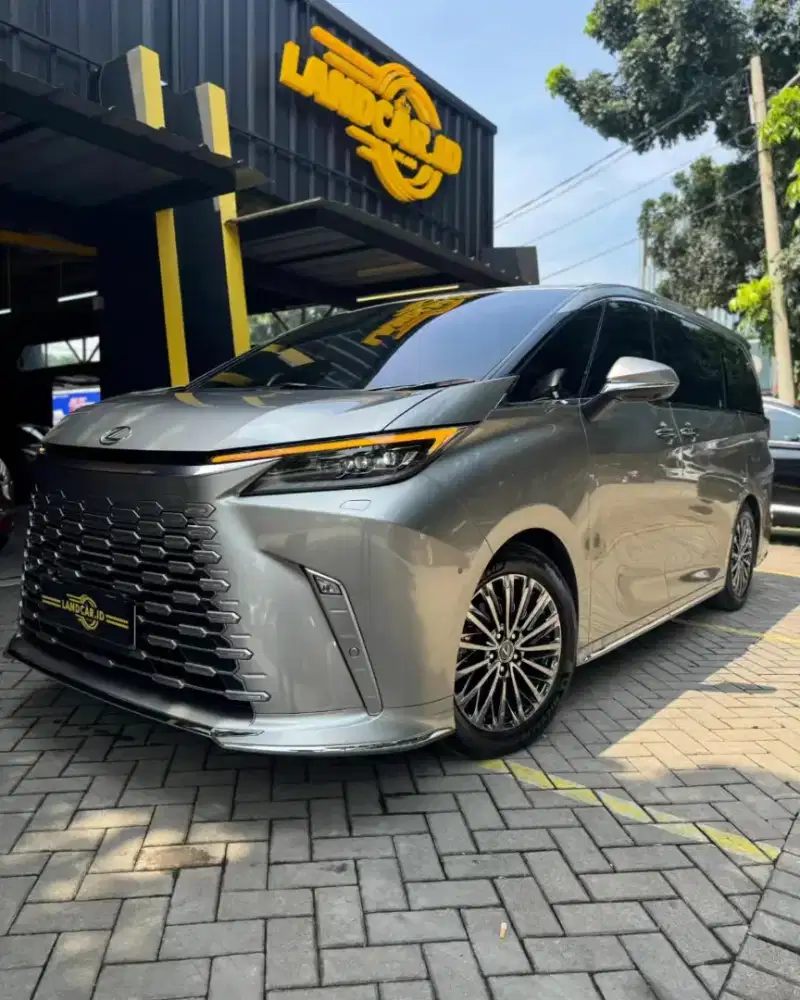 Lexus LM350h 7-Seater 2025 Hybrid - Sonic Titanium