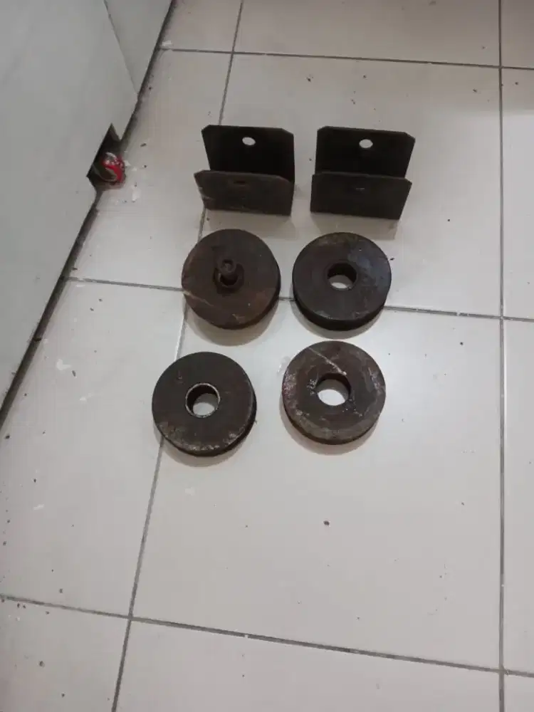 roda pagar rel model V ukuran diameter roda 10 cm, lebar roda 3 cm