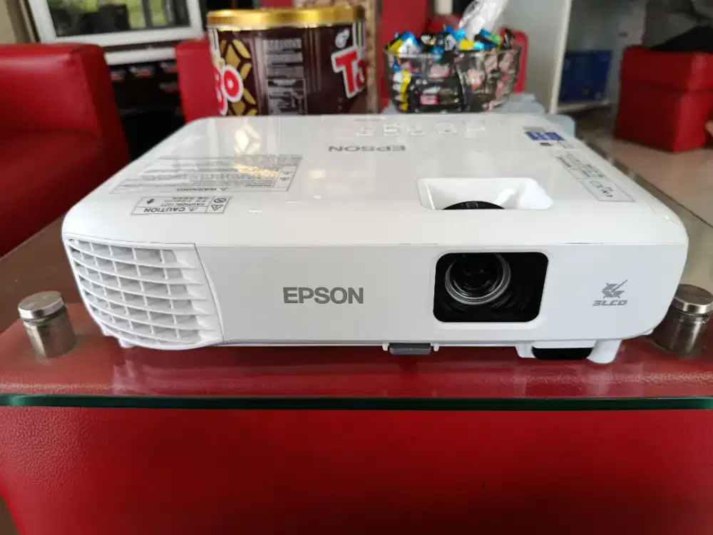LCD PROYEKTOR EPSON EB E01 SECOND LIKE NEW