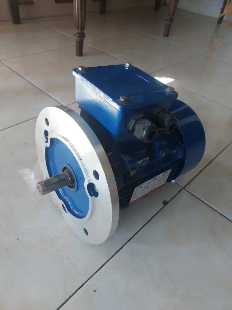 INDUCTION MOTOR 3 PHASE / Motor Induksi 3 phasa 380V AERO