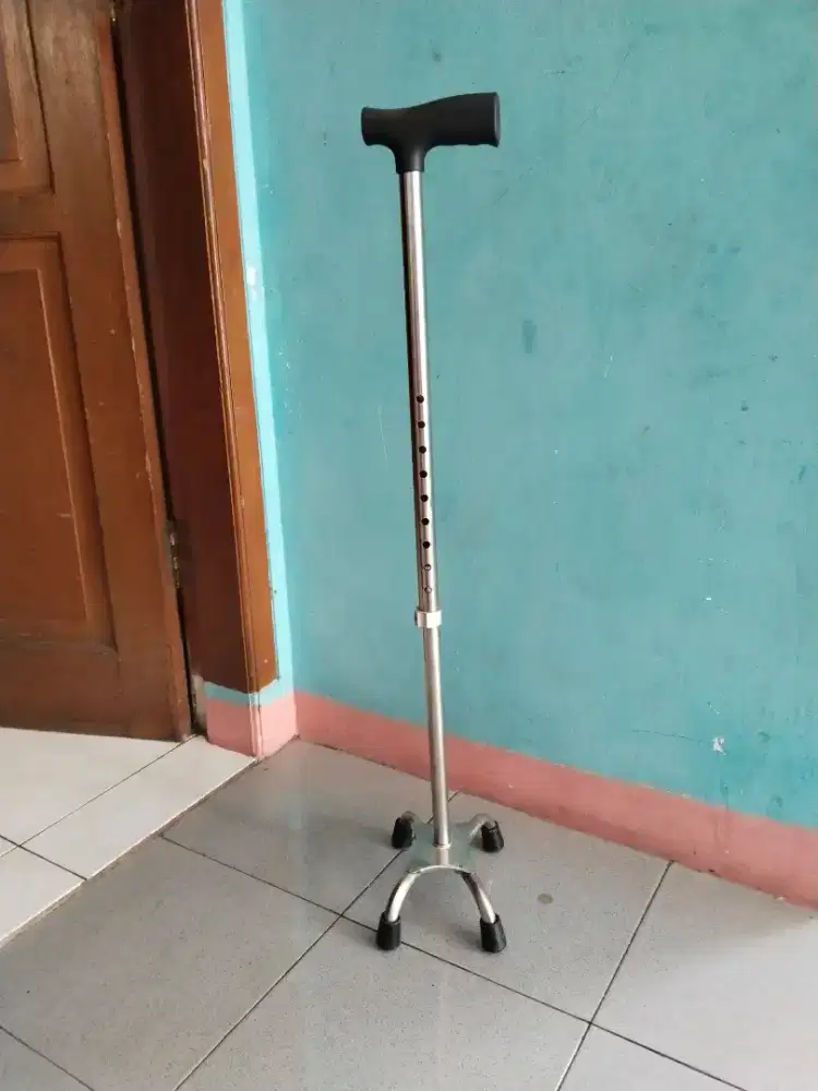 Jual tongkat kaki 4 kondisi seadanya