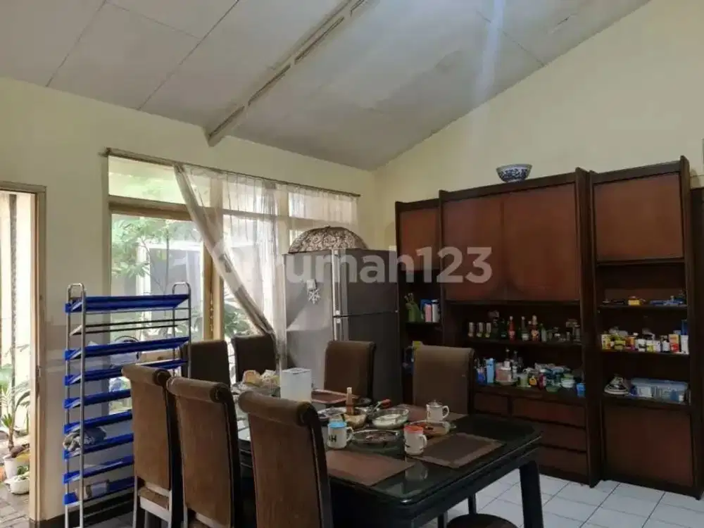 Rumah di Sayap Riau Sultan Agung Trunojoyo cocok Untuk Caffe Resto butik Bandung Kota