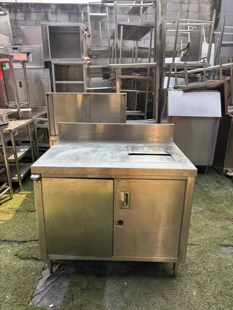 MEJA KABINET ICE BIN

Ukuran 100x70x85 
Lubang ice bin 30x40x25