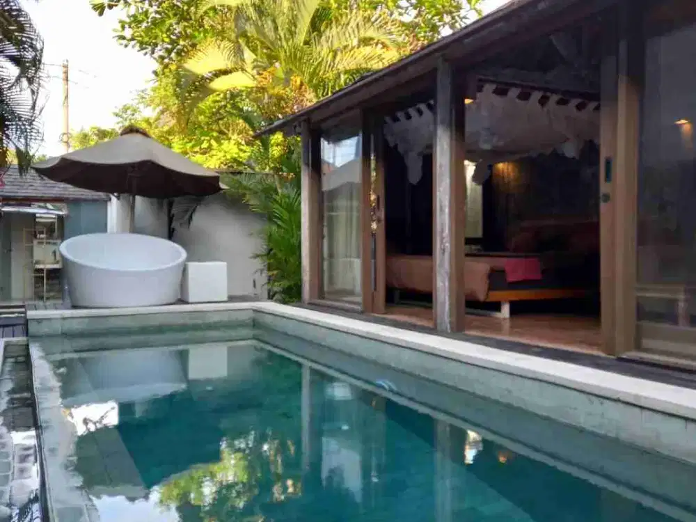 Disewakan Villa Grand Blue 4 Kamar Tidur Mewah dengan 2 Kolam Renang di Seminyak, Kuta, Bali.