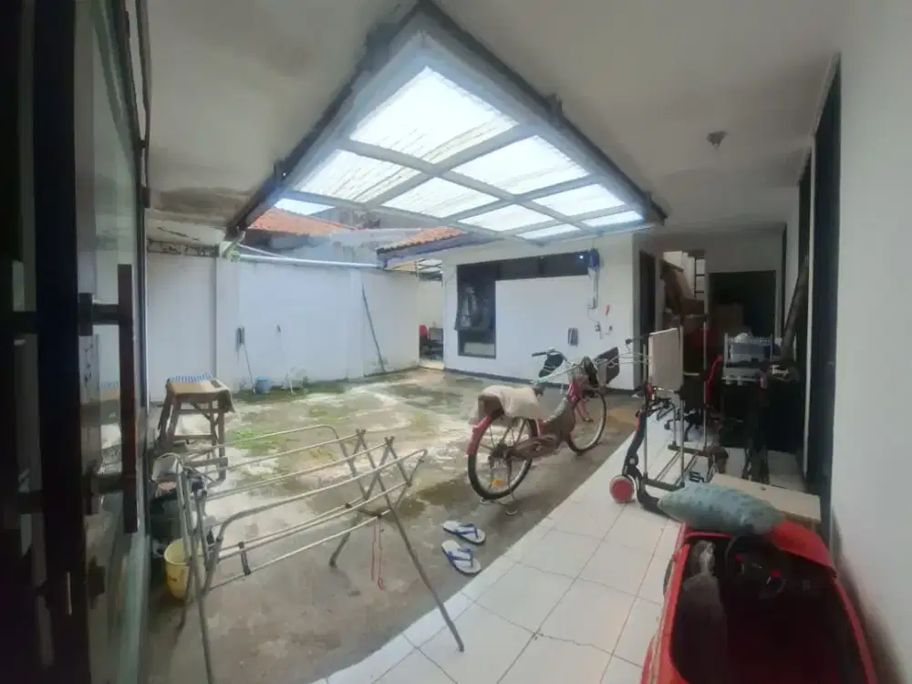 Rumah Di Pusat Kota Bandung dekat sadang serang japati sayap Dipati ukur dekat Surapati , Dekat dg Gedung Sate