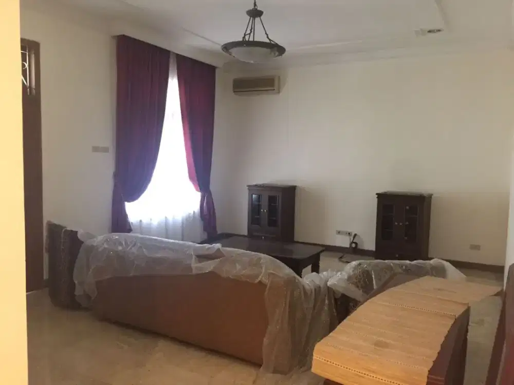 Disewakan Rumah Mega Kuningan, Jakarta Selatan