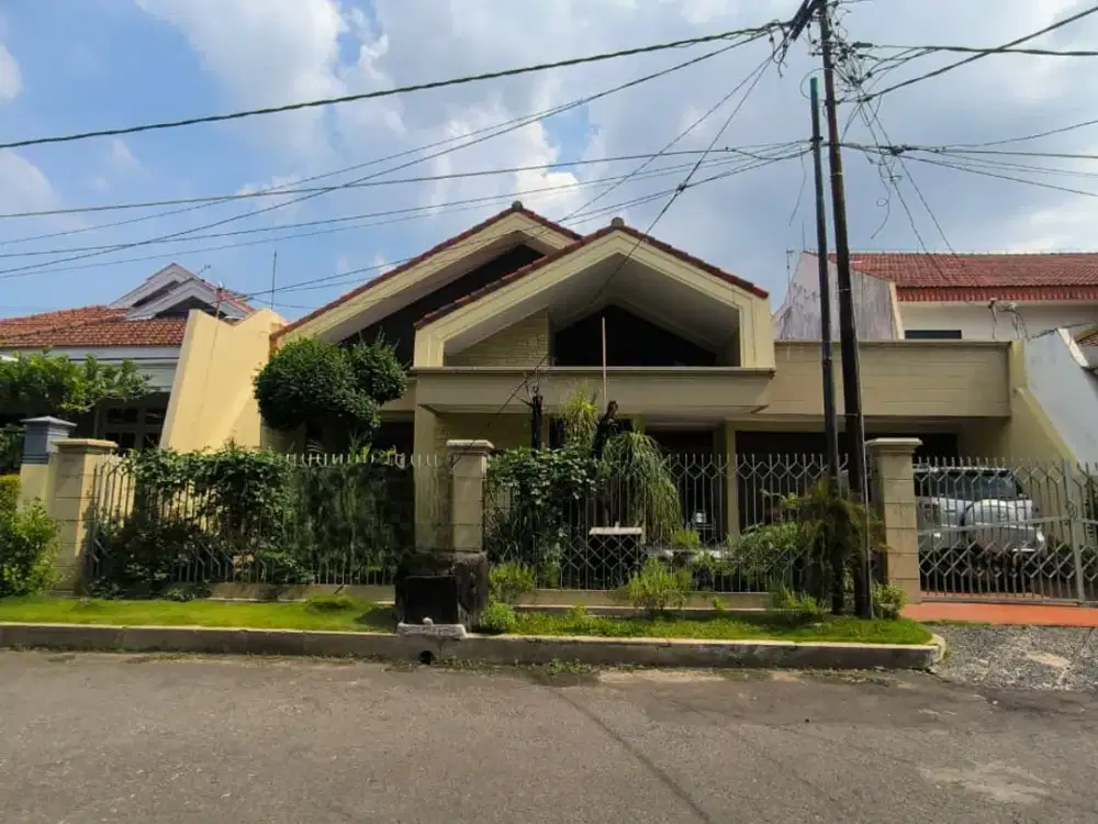 Rumah Bagus SHM di Dharmahusada Indah Timur Siap Huni