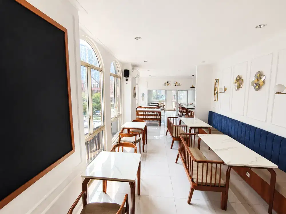 Ruko Hoek La Riviera PIK 2 4,5x15 Hadap Danau Dilengkapi 7 Unit AC