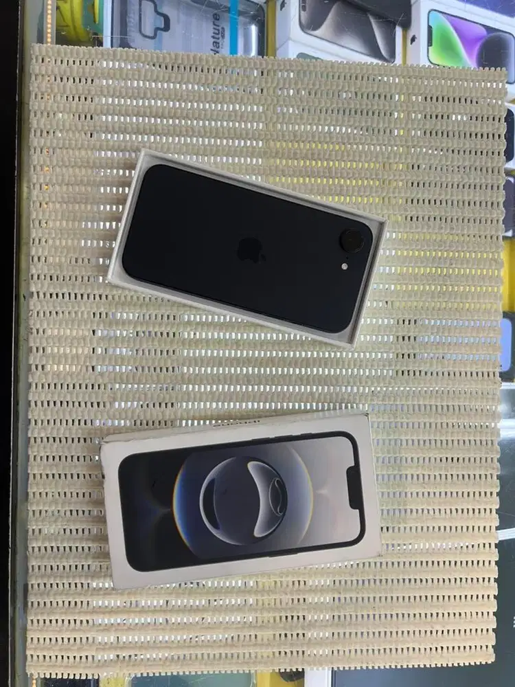 Iphone 16e 128GB IBOX Garansi On-February 2027 Like New