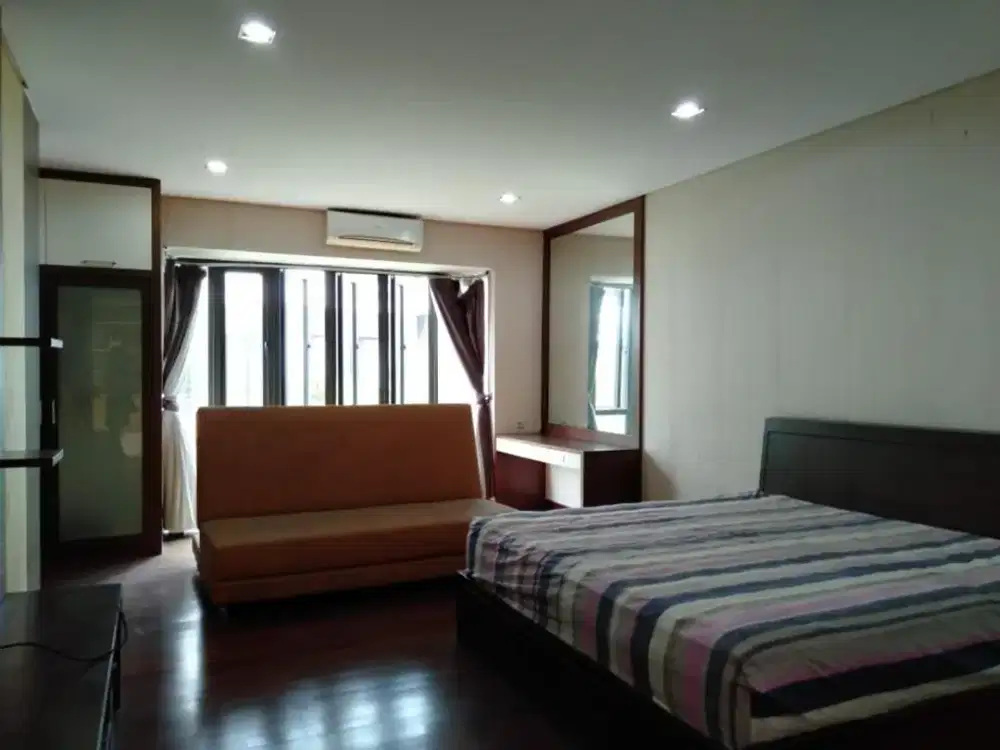 Jual Rumah Townhouse Springhill Kemayoran, Jakarta Pusat, Mewah, Nego Sampai Jadi