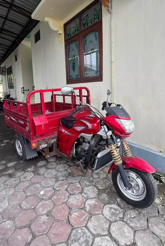 Dijual TOSSA VIAR warna merah bisa nego