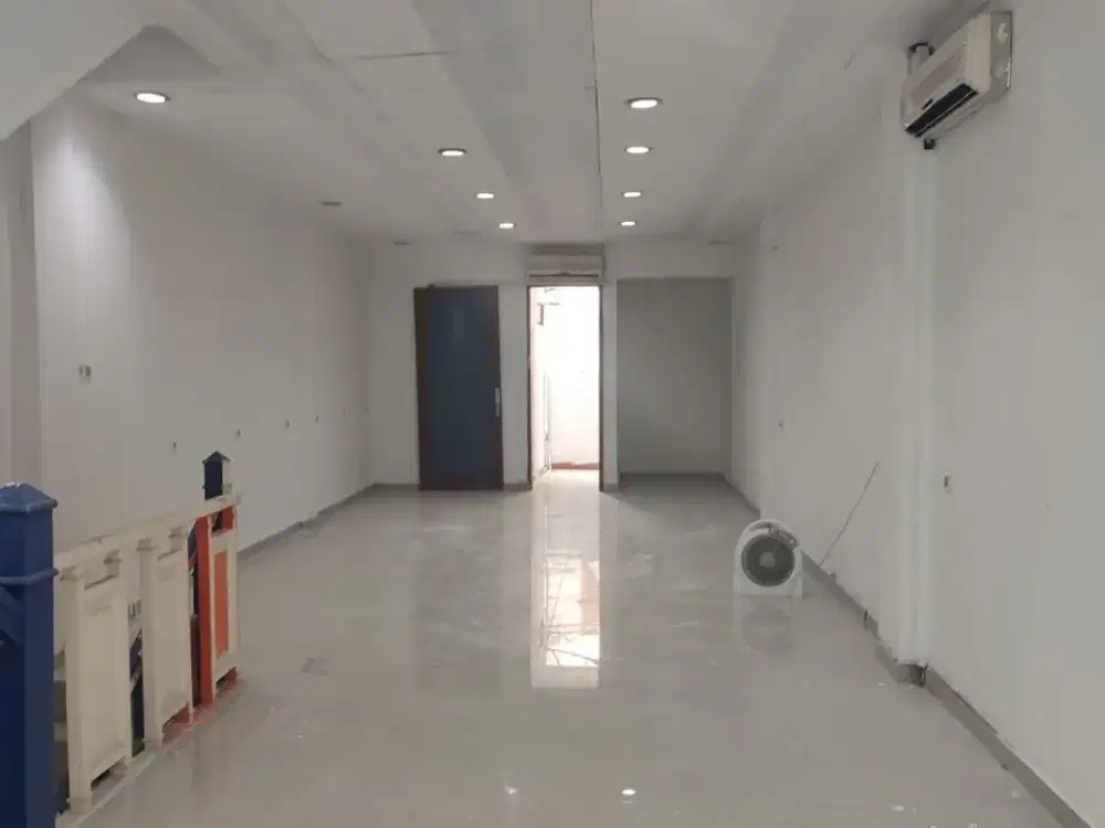 DISEWAKAN Ruko 3 Lantai di Jl Barito Raya JakSel