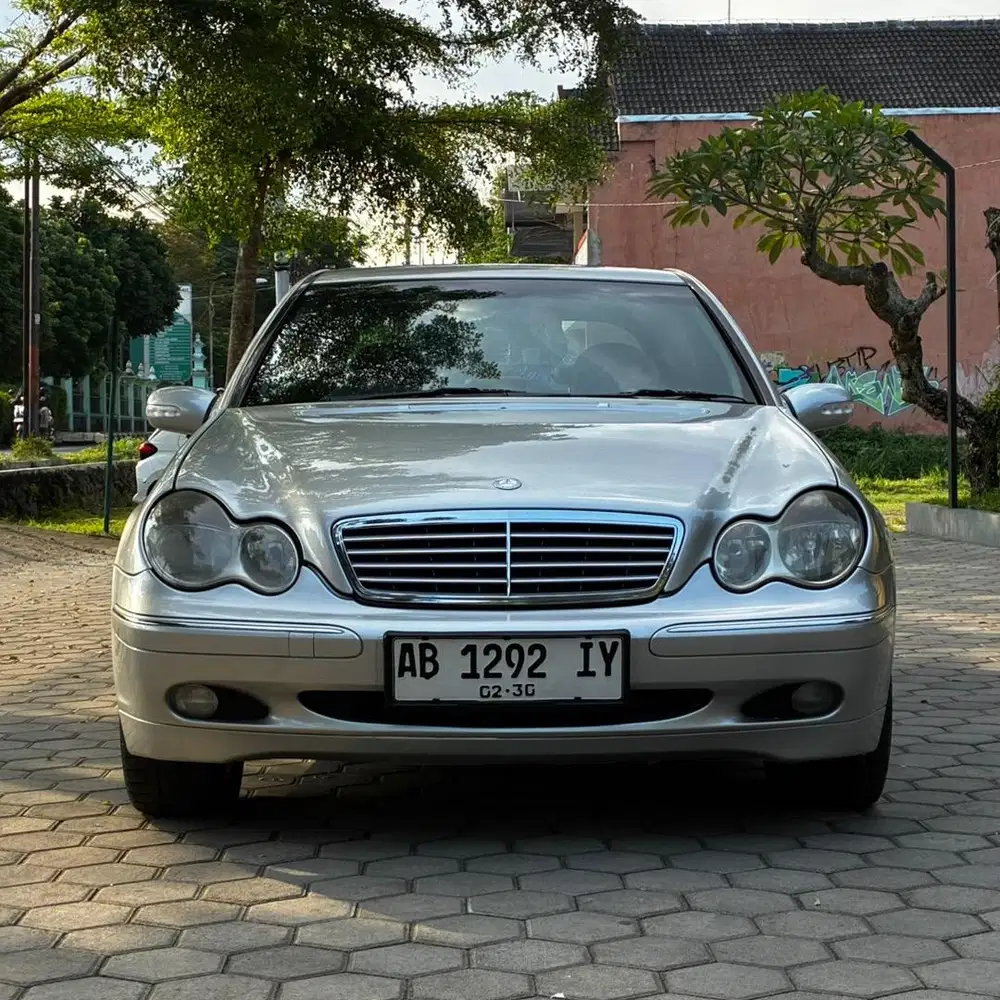 Mercedes Benz W203 C240 Elegance AT Tahun 2001 Low KM