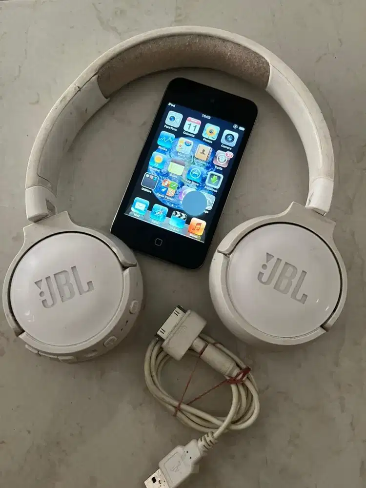 Ipod touch 4 8 gb & headphone jbl