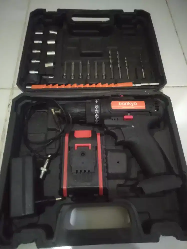 Bor tangan baterai
