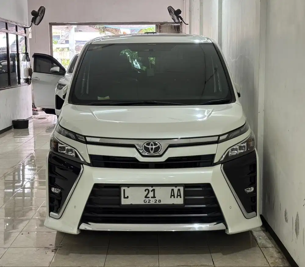 LOW KM 90rb RECORD - TOYOTA VOXY 2.0 2017 MATIC PAJAK PANJANG 2/2027