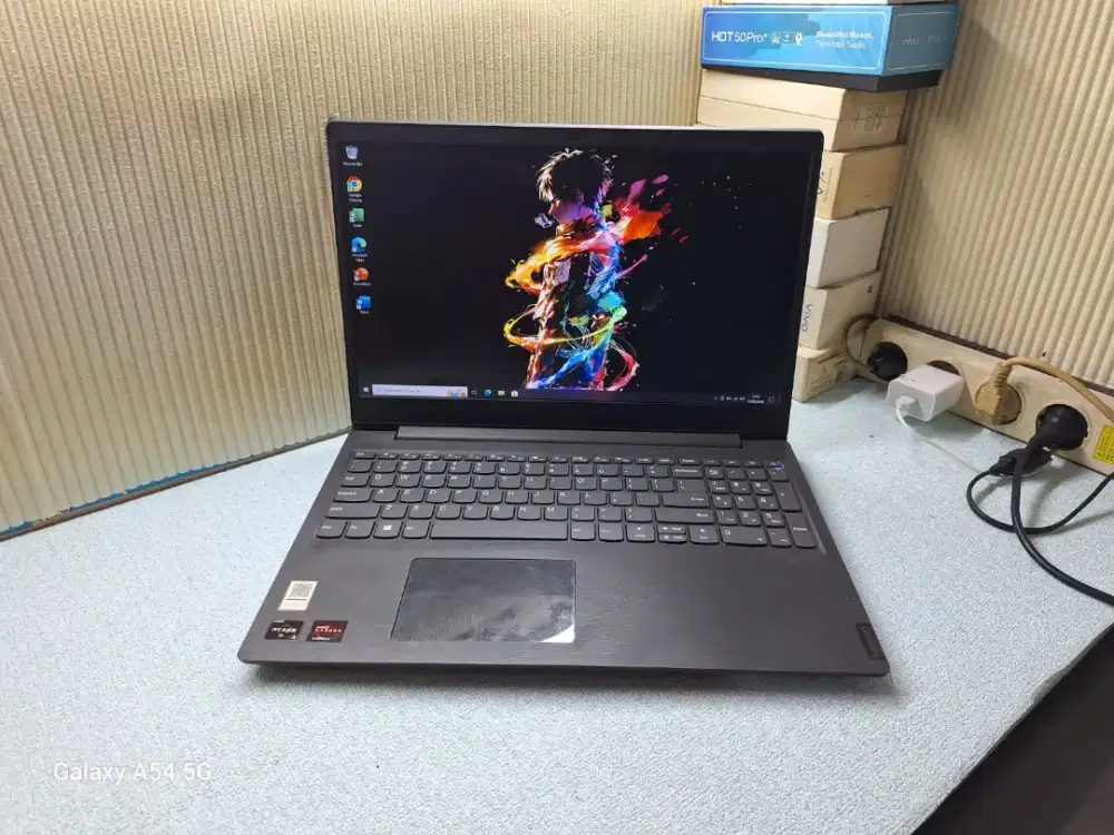 Lenovo V15 Rayzen 3 Ram 8gb SSD 256