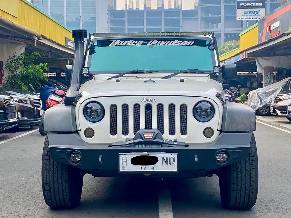 JEEP WRANGLER 3.8 BENSIN AT PUTIH 2008