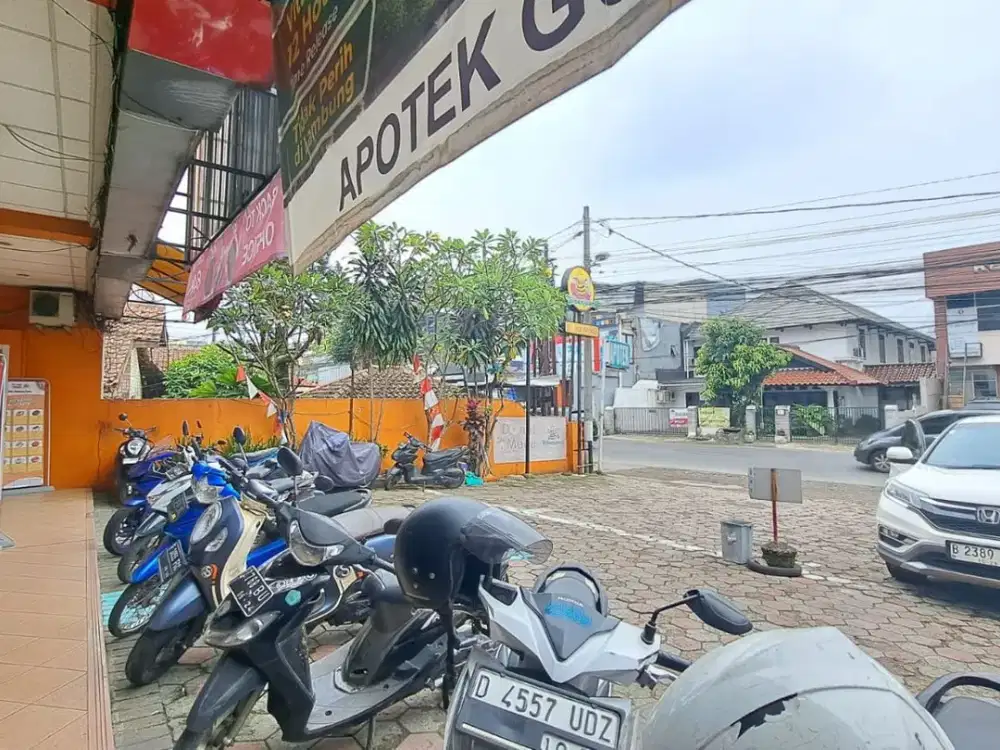 Ruko 3 Lantai Siap Huni, Parkiran Luas Cocok untuk Usaha dan Kantor di Gunung Batu, Bogor