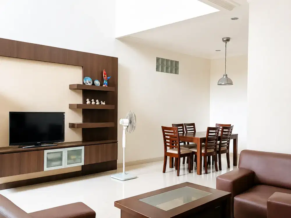 Rumah Muara Karang 10X15 4+1KT Full Furnished Strategis Bebas Banjir