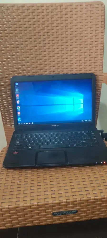 laptop Toshiba satellite AMD ram 4GB hardisk 500GB layar 14in 980rb