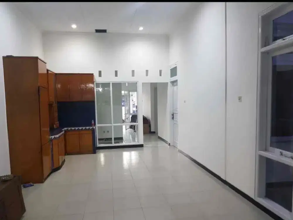 sewa rumah terawat dan bagus di taman rahayu