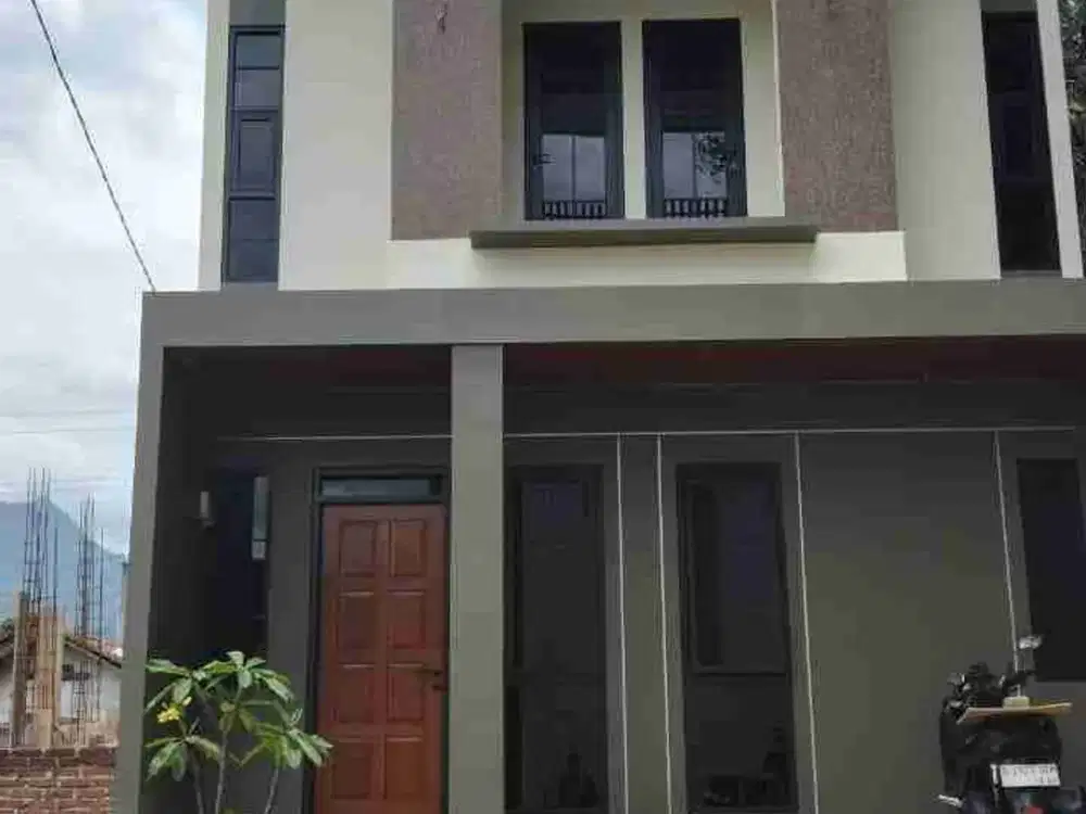 dijual rumah baru 2 lantai lokasi strategis