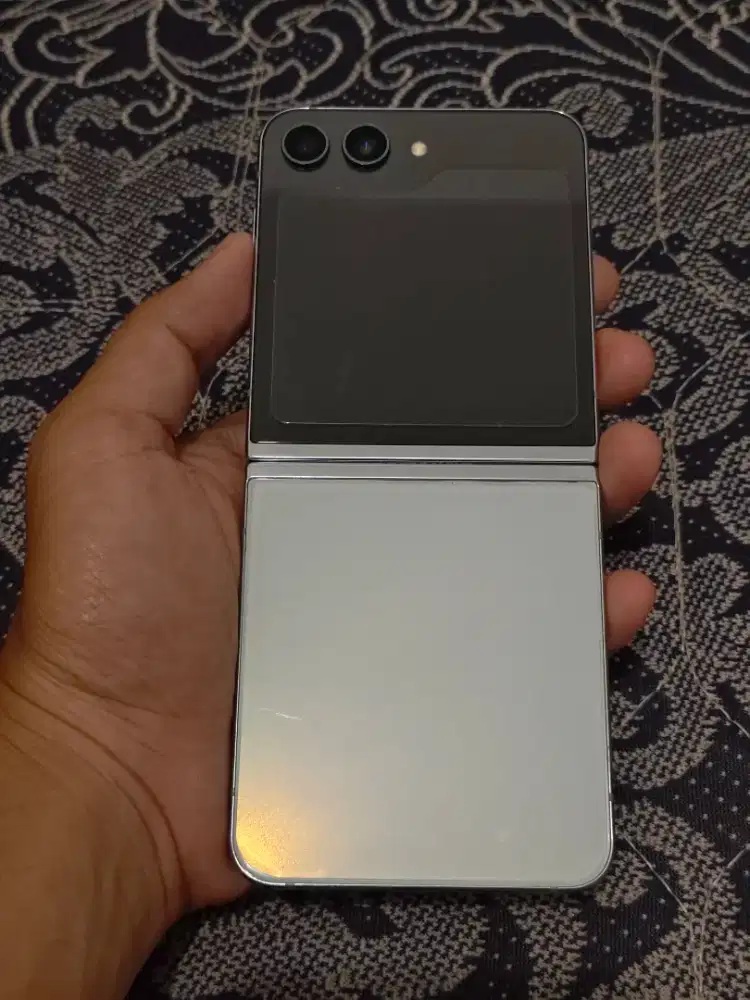Samsung Z Flip 5 Nominus