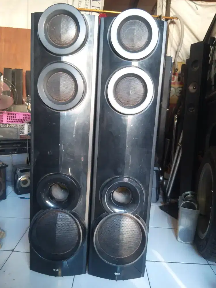 Floor standing Subwoofer 6 in, T 100 cm, with Front & Surround Speaker