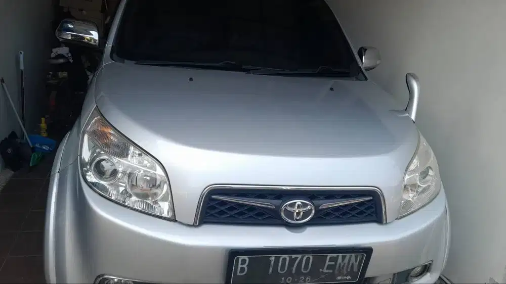 Toyota Rush Tahun 2010 Warna Silver Metalik