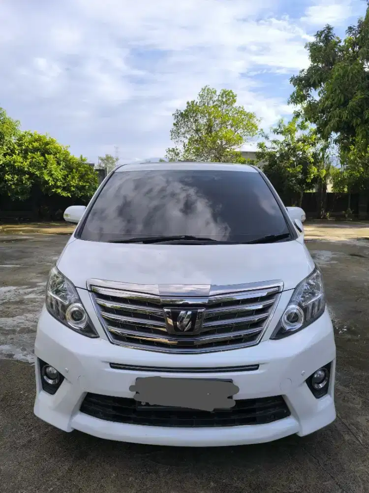 Toyota Alphard 2013
