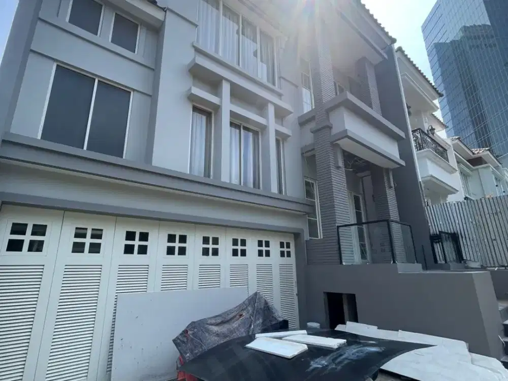 DISEWA RUMAH PIK 1 CLUSTER CROWN GOLF UK 10X28 (2 LANTAI) 3+1 KT NON FURNISH VIEW DANAU BISA NEGO