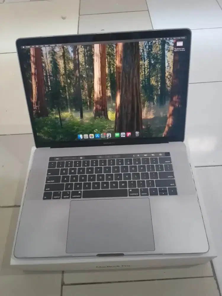 MacBook pro 15,Touchbar 2019 | core i7 | 16GB | 256GB fullset