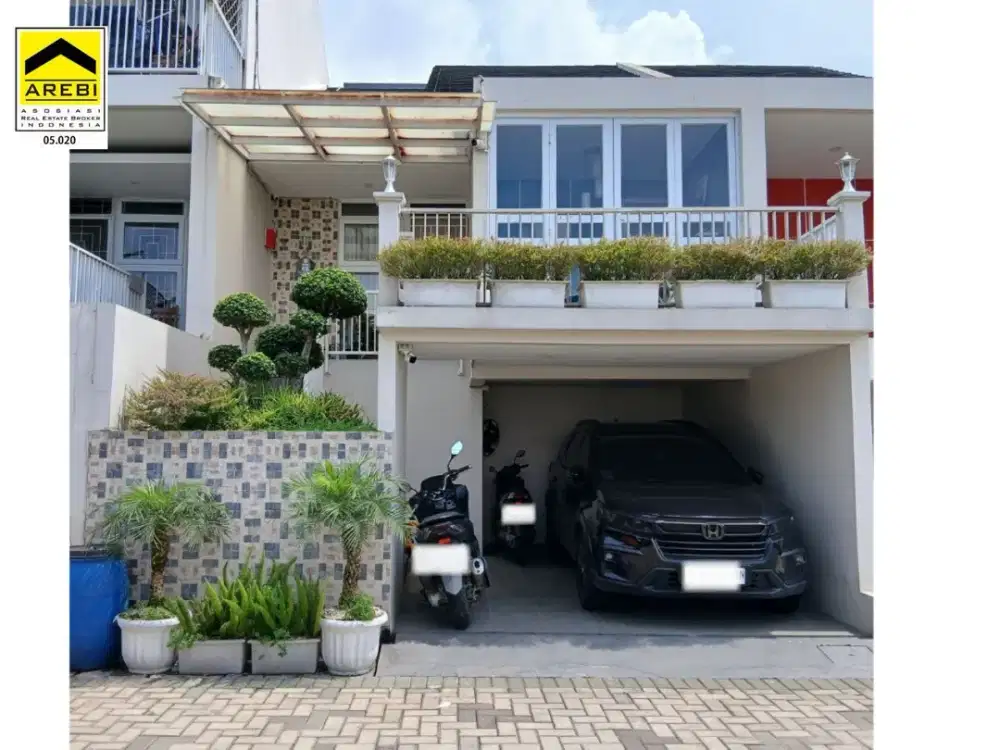 Rumah 3 Lantai SHM Cocok untuk Keluarga Besar Sariwangi Bandung