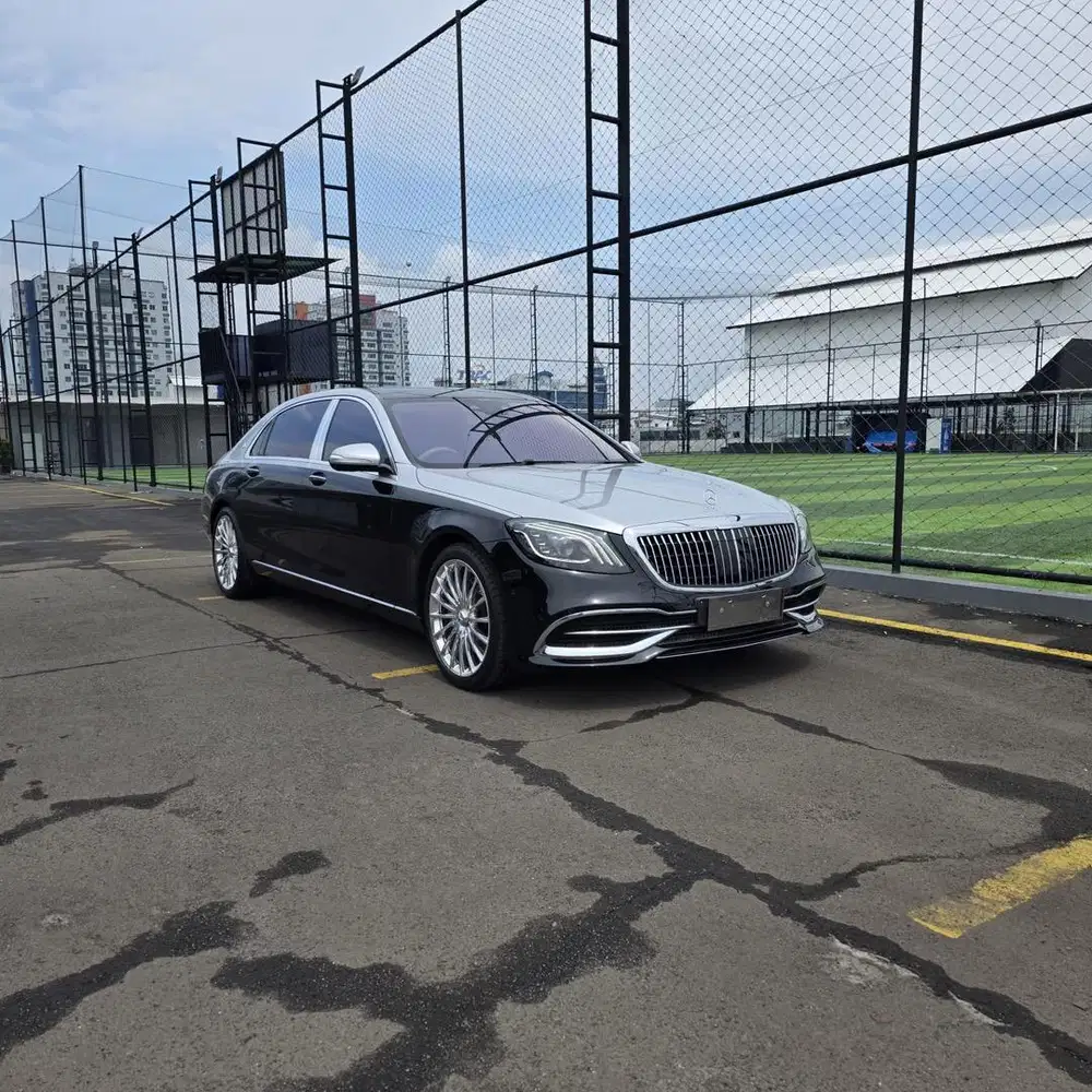 S560 MAYBACH 4MATIC 2018 – SELENITE GREY OVER OBSIDIAN BLACK ON BEIGE