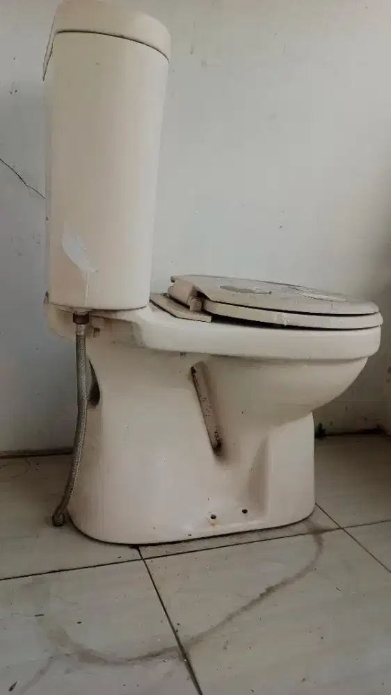 Closet duduk komplit