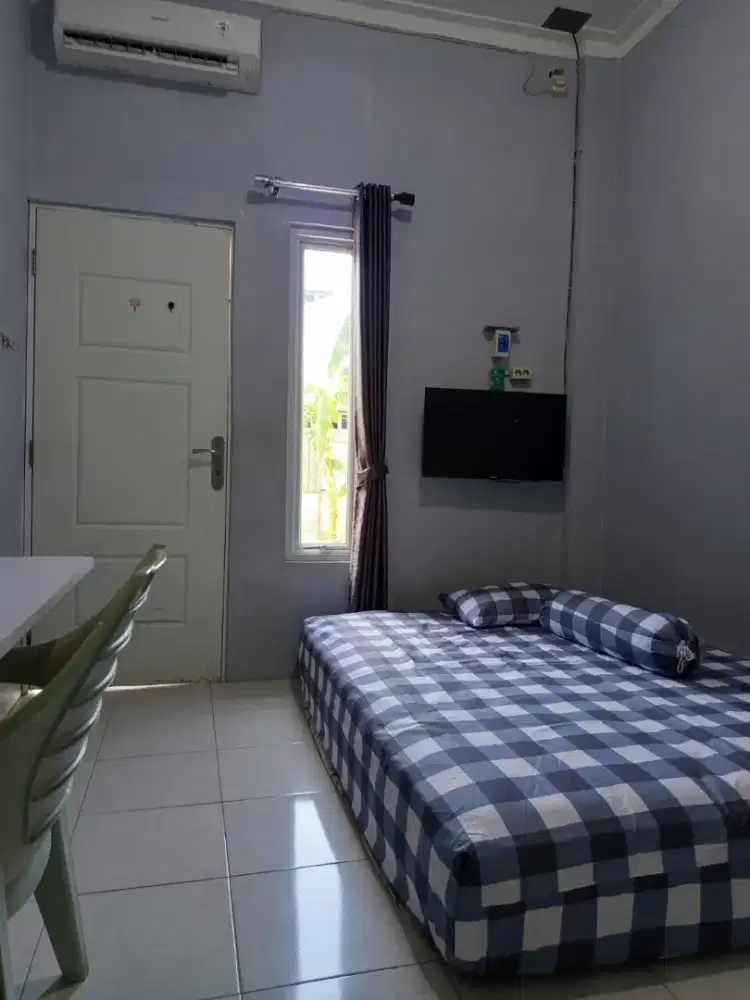 Kost pintu bebas