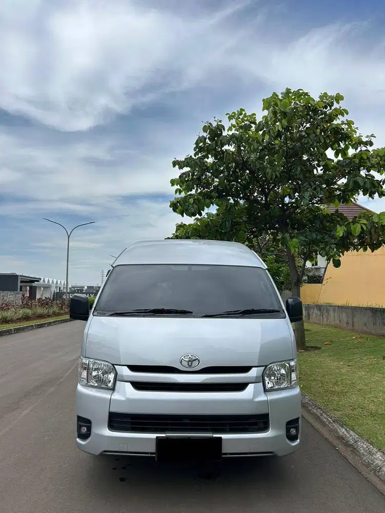 Toyota Hiace M/T Diesel 2024 Grey Abu - Abu 2023 2025 Hiace
