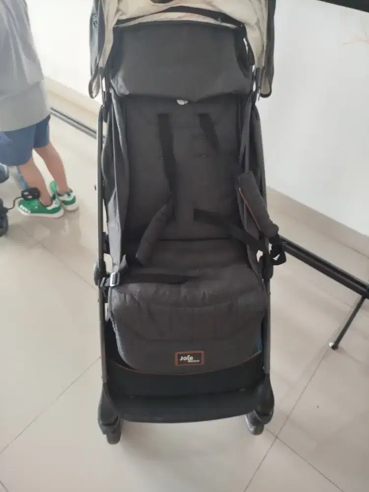 kereta dorong bayi Joie Tourist Signature.